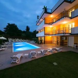 Aparthotel Ferretti Garda Palace ****